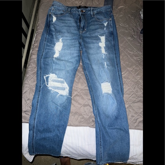 Hollister Ultra High-Rise Mom Jeans, size 15R - Picture 1 of 4